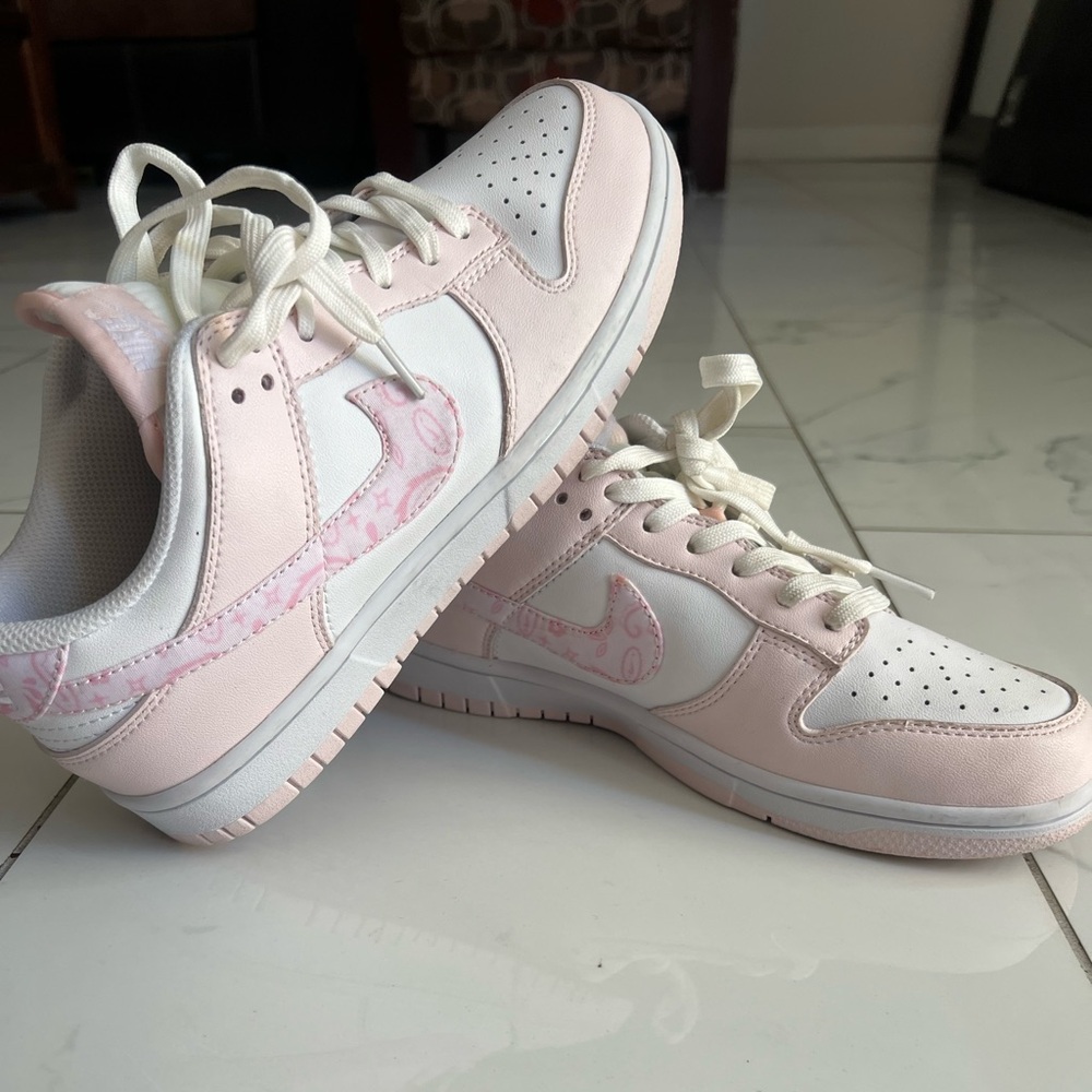 Nike dunk low pink paisley. Never worn outside like new.